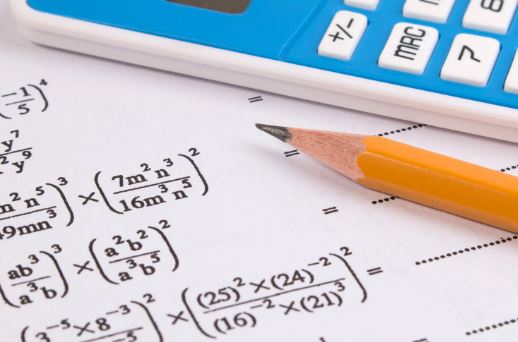 Ontario podría implementar exámenes anuales de matemáticas obligatorios para todos los maestros