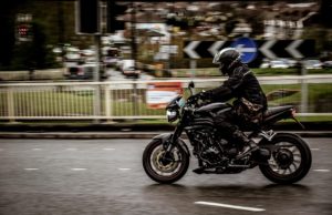 Mes de la Concientización sobre la Seguridad con Motocicletas: Ministro McIver