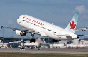 Una mujer fue encerrada en un avión de Air Canada tras quedarse dormida en el vuelo