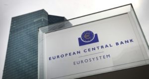 ¿Quieres hacer un máster en economía? BCE lanza programa de becas para mujeres