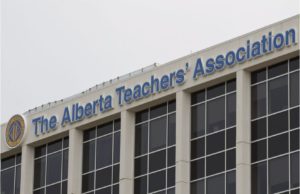 Maestro que tuvo relaciones sexuales con una estudiante de 13 años fue excluido de ATA